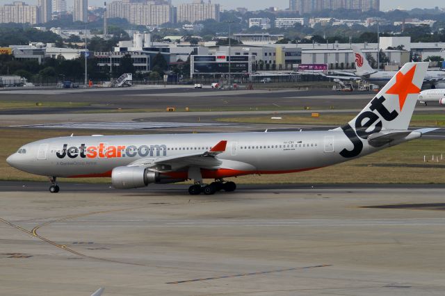 Airbus A330-200 (VH-EBK)