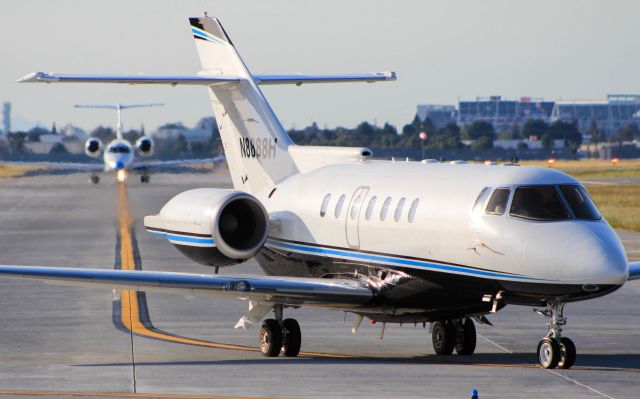 Hawker 800 (N8888H)