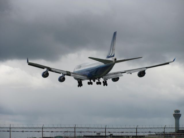 BOEING 767-300 (N177UA)