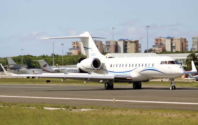 Bombardier Global 5000 (N989RJ)