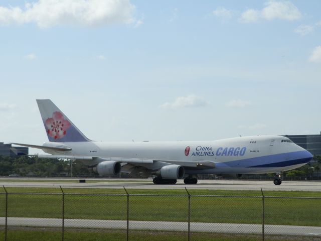 Boeing 747-400 (B-18711)