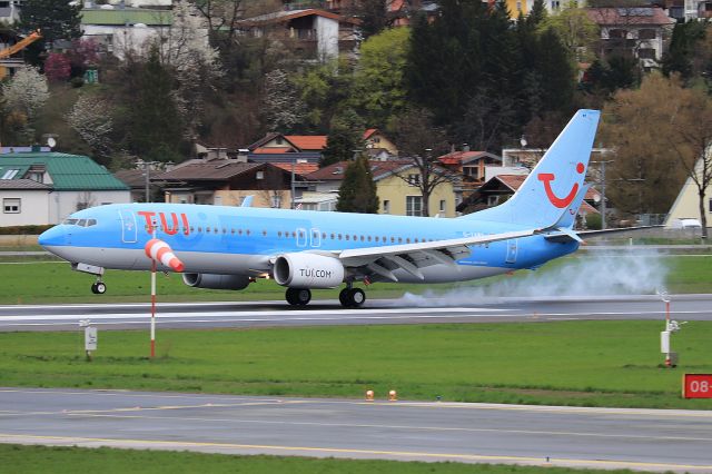 Boeing 737-800 (G-TAWY)