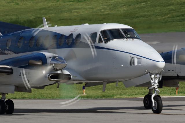 Beechcraft Super King Air 350 (N805UP) - N805UP is a 2013 Beechcraft King Air seen here taxiing for departure at Atlanta's PDK executive airport. I shot this with a Canon 500mm lens. Camera settings were 1/250 shutter, F25, ISO 320. Please check out my other photography. Positive votes and comments are always appreciated. Questions about this photo can be sent to Info@FlewShots.com