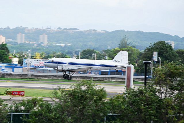 Douglas DC-3 (N783T) - Douglas DC-3C N783T (cn 4219)  San Juan - Luis Munoz Marin International (SJU / TJSJ) Puerto Rico, 8-15-2009 Aeroparque  Photo: Tomas Del Coro