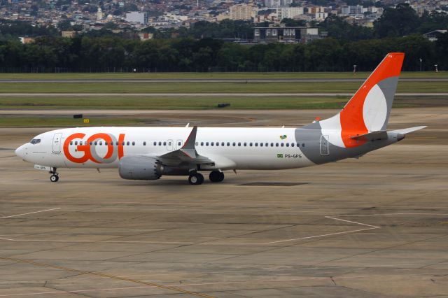 Boeing 737-700 (PS-GPG)