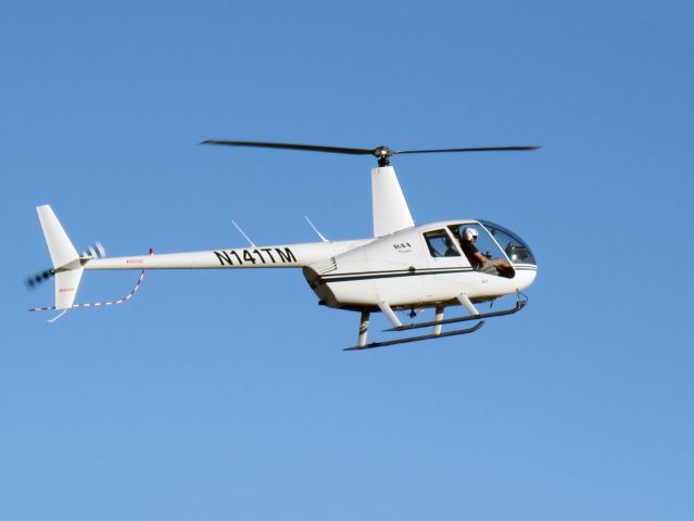 Robinson R-44 (N141TM)