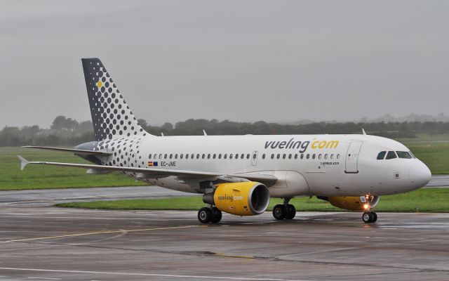 Airbus A319 (EC-JVE) - vueling a319 ec-jve arriving in shannon for repaint by eirtech aviation 21/9/16.