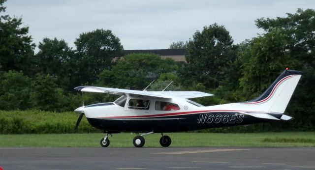 Cessna Centurion (N666ES) - On the active runway is this 1977 Cessna 210M Centurion in the Summer of 2021.