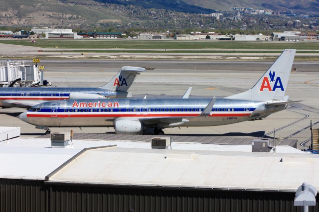Boeing 737-800 (N902NN)