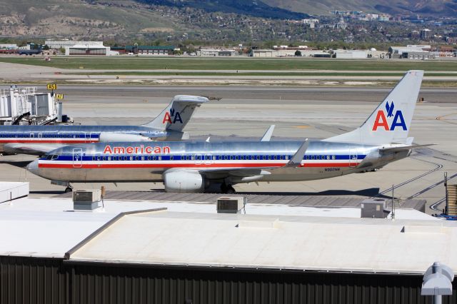 Boeing 737-800 (N902NN)