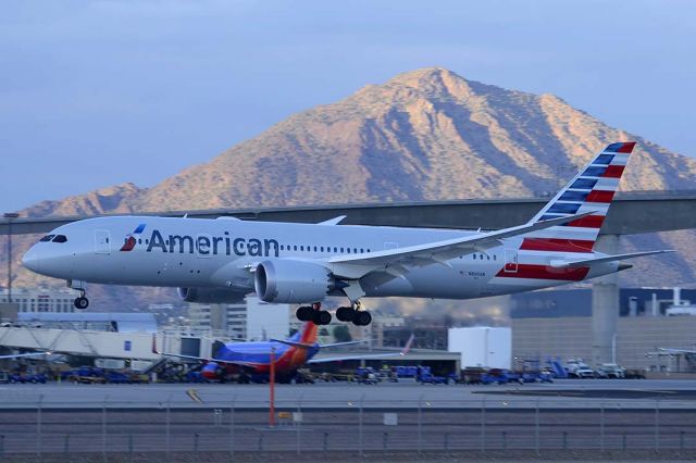 Boeing 787-8 (N800AN) - American Airlines first 787-823 N800AN makes its third landing at Sky Harbor on March 1, 2015.