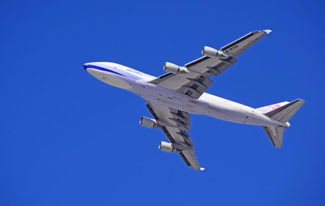 Boeing 747-200 (B-18706)