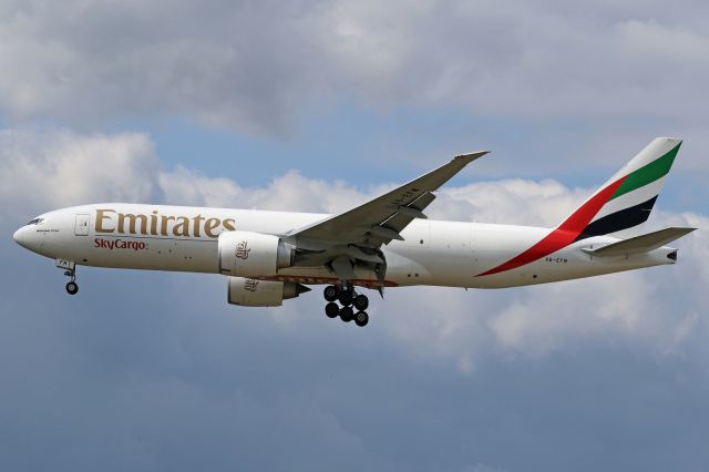 Boeing 777-200 (A6-EFM)