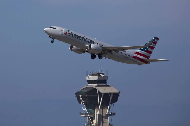 Boeing 737-700 (N803NN) - LAX