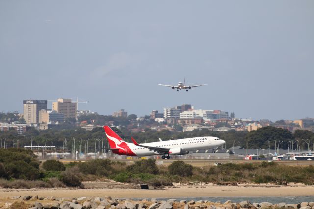 Boeing 737-800 (VH-VZV) - 737 departing 16R,767 on final 25.