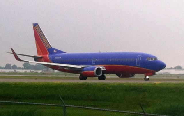 BOEING 737-300 (N624SW)