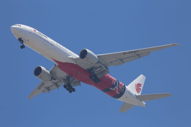 BOEING 777-300 (B-2047)