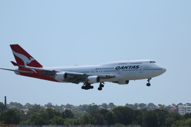 Boeing 747-400 (VH-OEB)