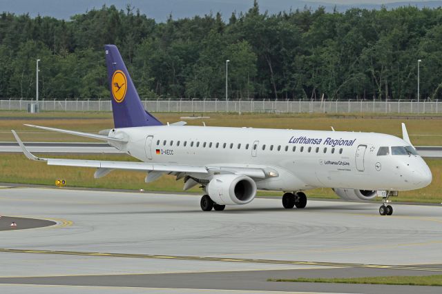 Embraer ERJ-190 (D-AECC)