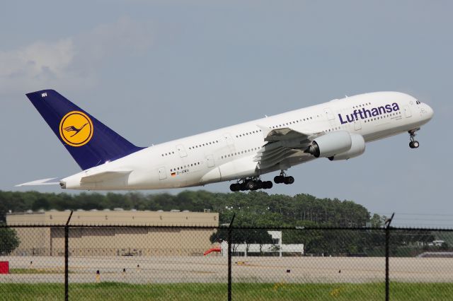 Airbus A380-800 (D-AIMH) - Airbus A380