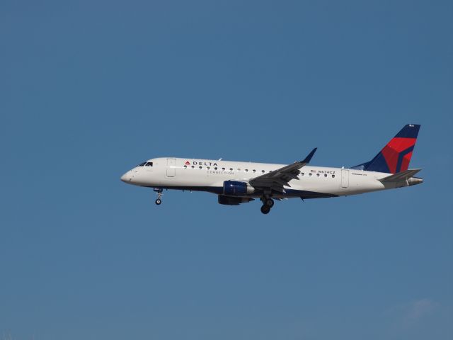 Embraer 175 (N634CZ) - Delta, N634CZ, an Embraer 175. Landing at KLAS, McCarran International Airport