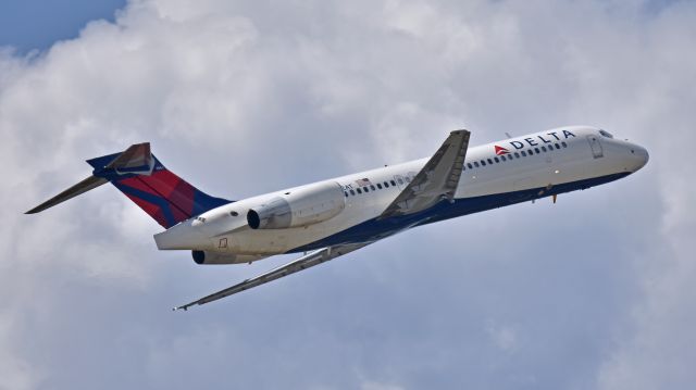 Boeing 717-200 (N932AT) - Delta Airlines Boeing 717-200 (N932AT) departs KCLT Rwy 36C on 06/01/2019 at 2:44 pm