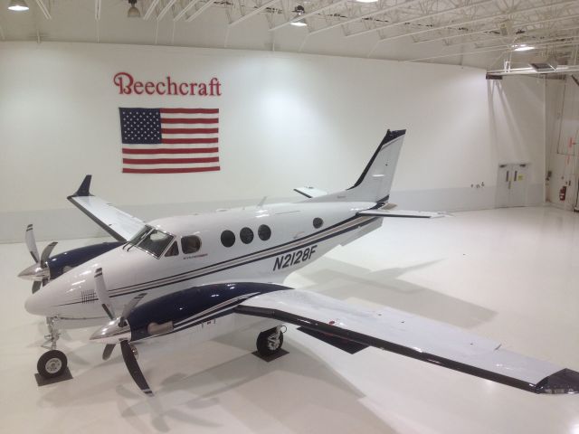 Beechcraft King Air 90 (N2128F)