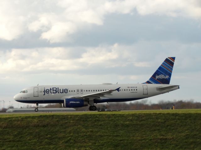 Airbus A320 (N593JB)