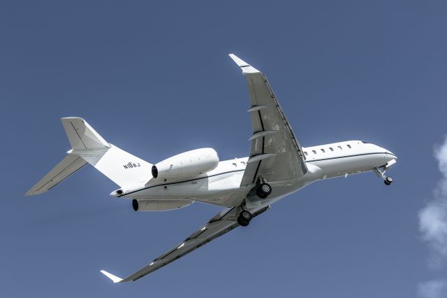 Bombardier Global 5000 (N188J)