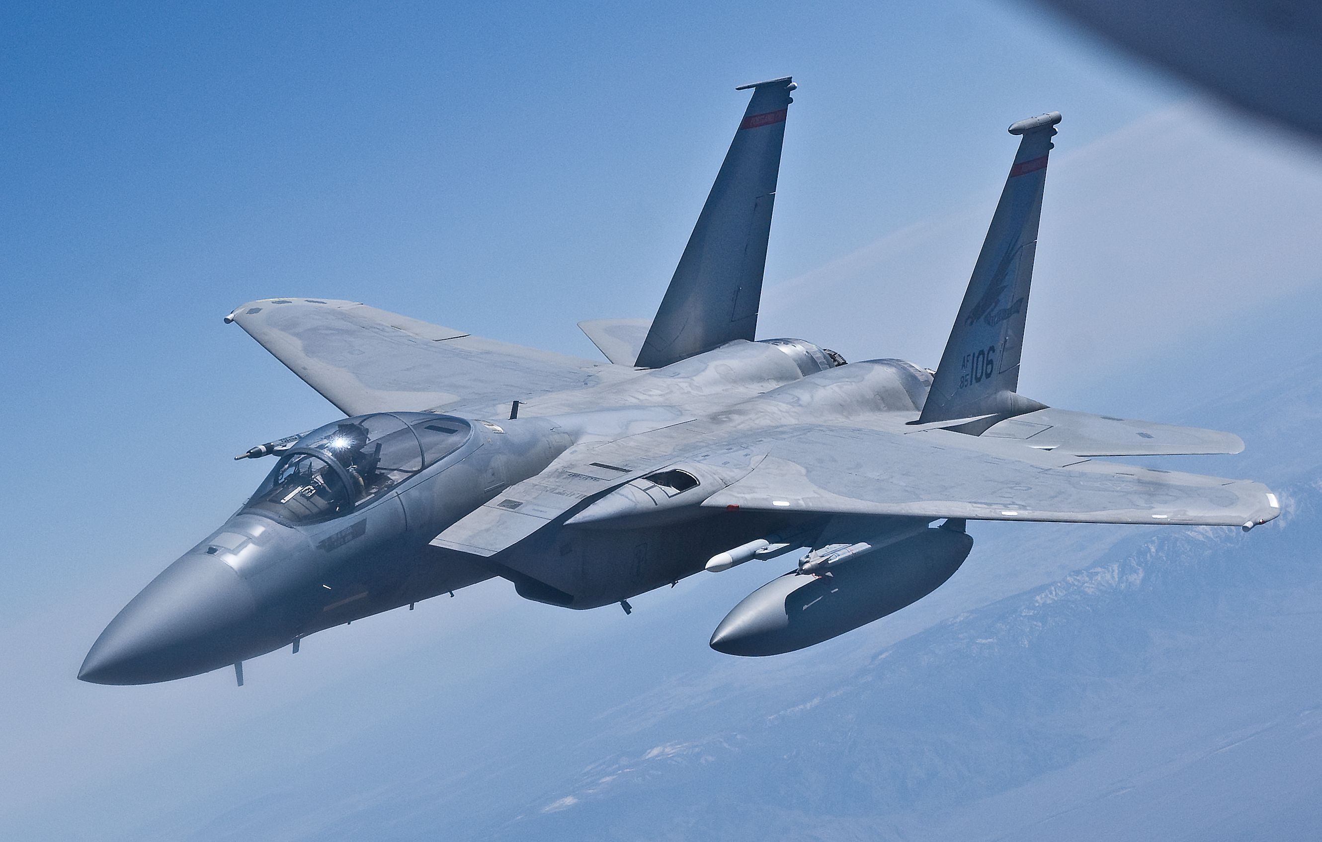 McDonnell Douglas F-15 Eagle (AFR85106) - Oregon ANG F-15C AF-85-106 coming in to get gas.