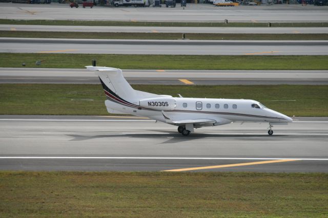 Embraer Phenom 300 (N303QS)