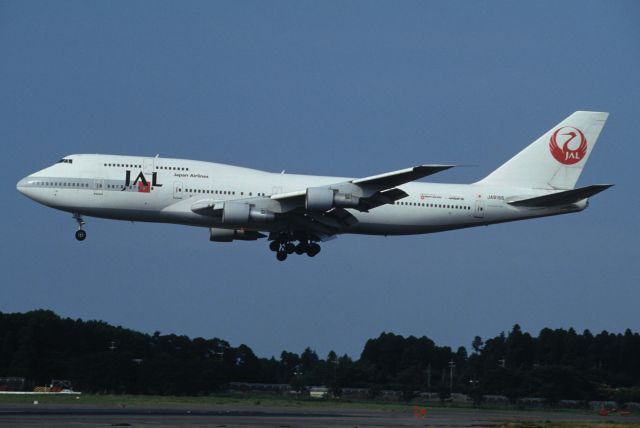 BOEING 747-300 (JA8166) - Short Final at Narita Intl Airport Rwy16R on 1995/08/26