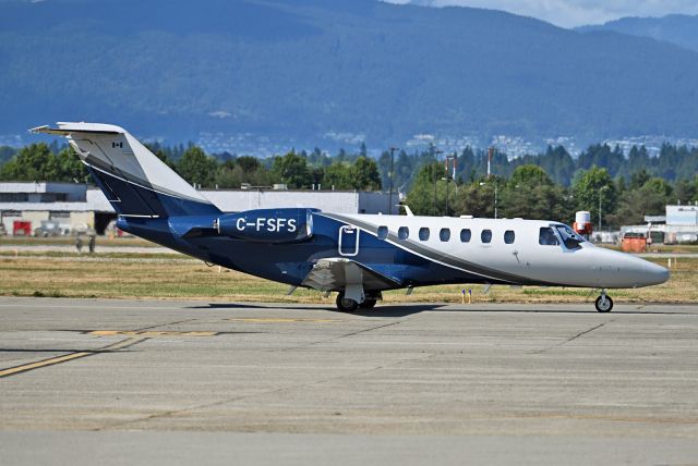 Embraer Legacy 450 (C-FSFS)
