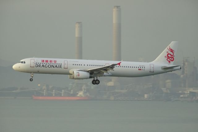 Airbus A320 (B-HTJ)