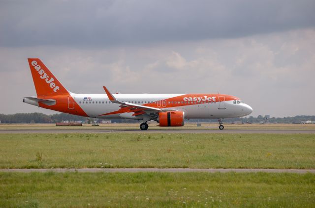 Airbus A320 (OE-LSA) - EasyJet Europe A320-251N cn8243 lsd from Smbc arrival RWY18R 18-7-23