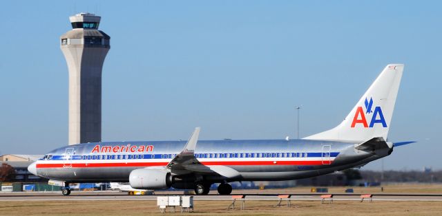 Boeing 737-800 (N909NN)