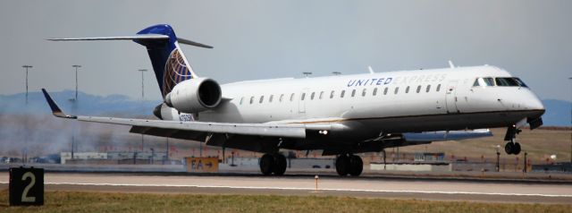 Canadair Regional Jet CRJ-700 (N750SK) - Landing on 35L.