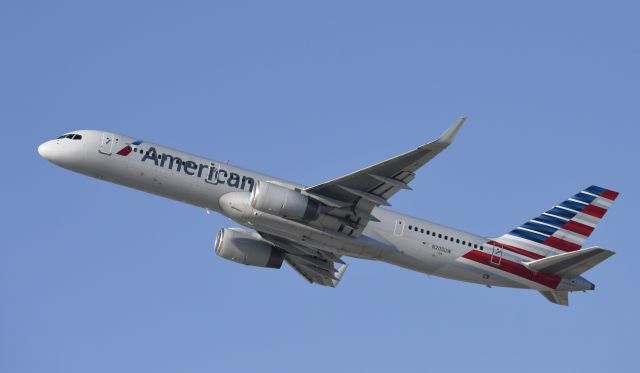 Boeing 757-200 (N204UW) - Departing LAX