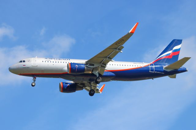 Airbus A320 (RA-73170)