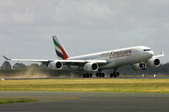 Airbus A340-500 (A6-ERD)