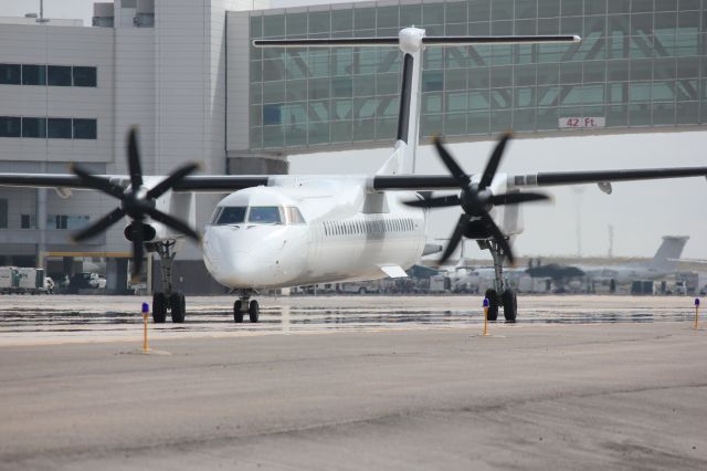 de Havilland Dash 8-400 (N510LX)