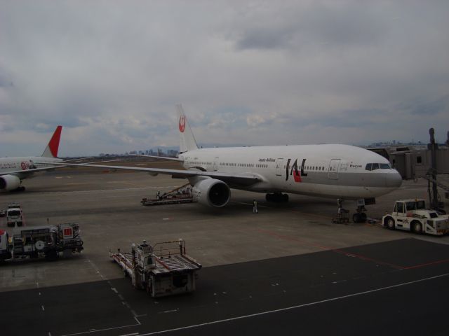 Boeing 777-200 (BON8985) - JAL　Oldcolor