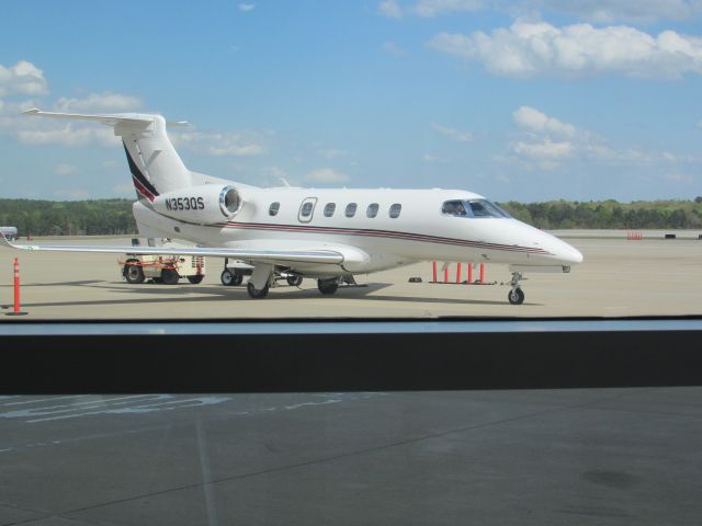 Embraer Phenom 300 (N353QS)