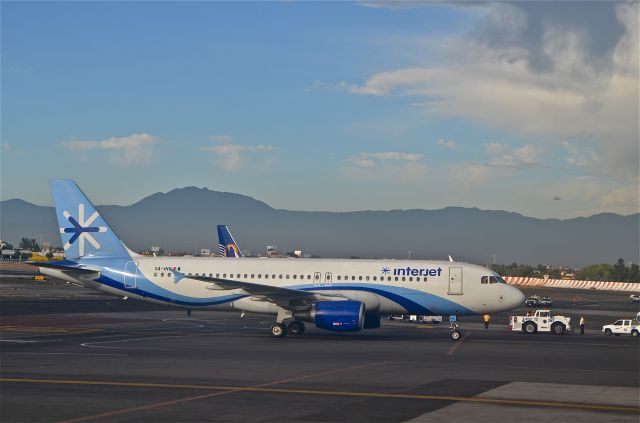 Airbus A320 (XA-INO) - MEXICO CITY INL.