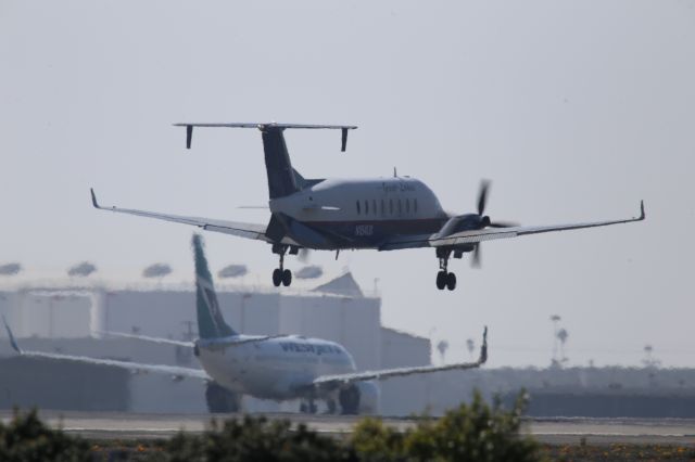 Beechcraft 1900 (N184UX)