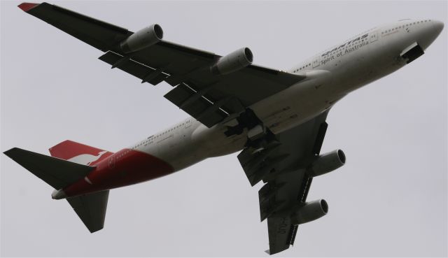 Boeing 747-400 (VH-OJQ) - Departing 09R.