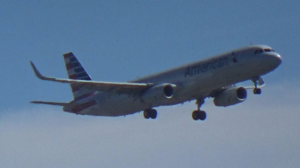 Airbus A321 (N987AM) - Originally supposed to land in San Diego, the plane instead diverted to KLAX due to fog, or high winds