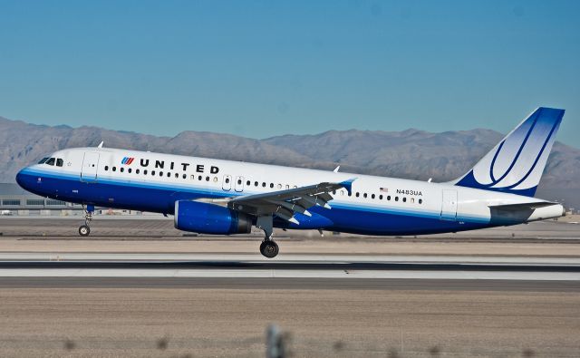 Airbus A320 (N483UA)