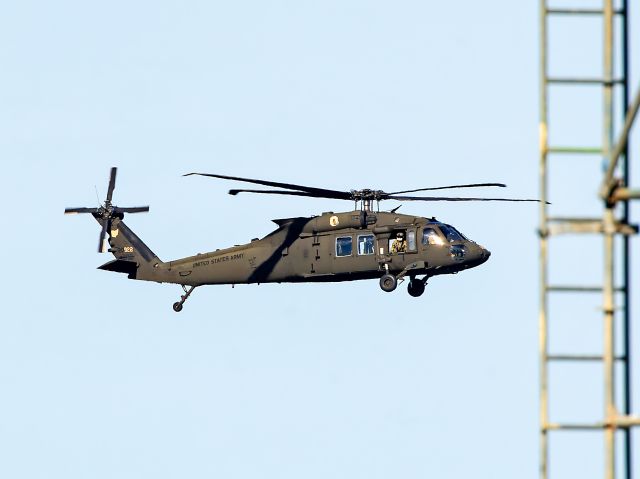 Sikorsky S-70 (1720922) - A UH-60M Black Hawk from the 1st battalion, 137th Aviation Regiment, Army Aviation Support Facility No. 2, Rickenbacker Air National Guard Base approaching Burke Lakefront Airport after a flyover above Cleveland Browns Stadium in Cleveland, Ohio for the opening ceremony on 3 Nov 2024.