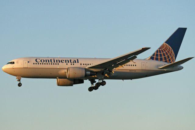 BOEING 767-200 (N69154)